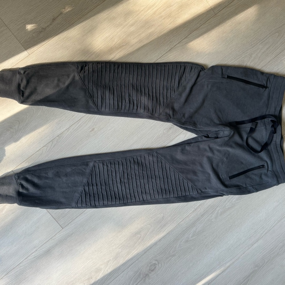 ALO Yoga Charcoal Ribbed Joggers